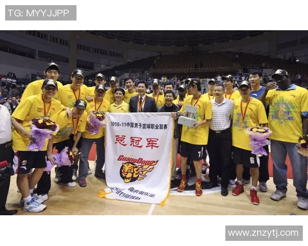 上海羽毛球队的团队协作精神与成功之道探讨 上海羽毛球队的团队协作精神与成功之道探讨